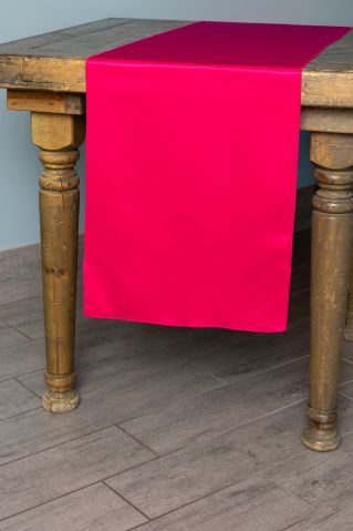 Matte Lamour Raspberry Matte Lamour table runner